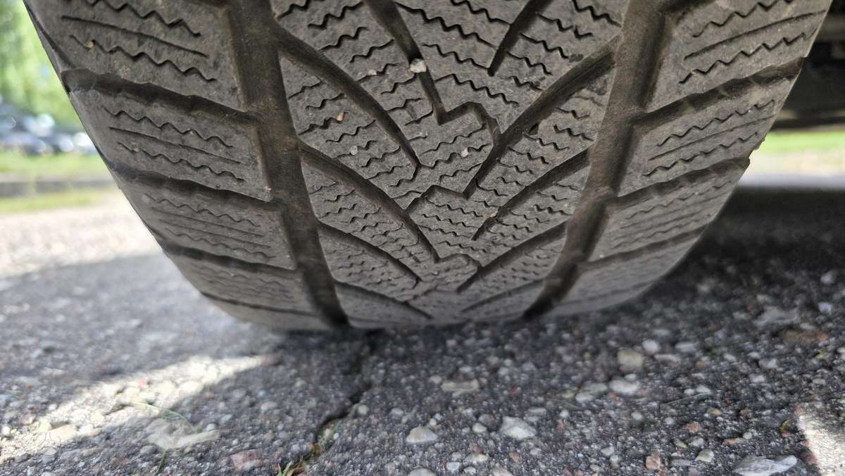 BMW 320 2010 — photo 13