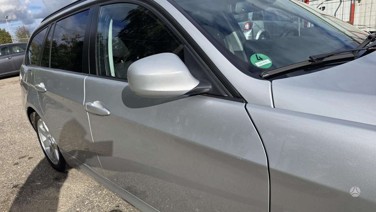BMW 320 2010 — photo 15