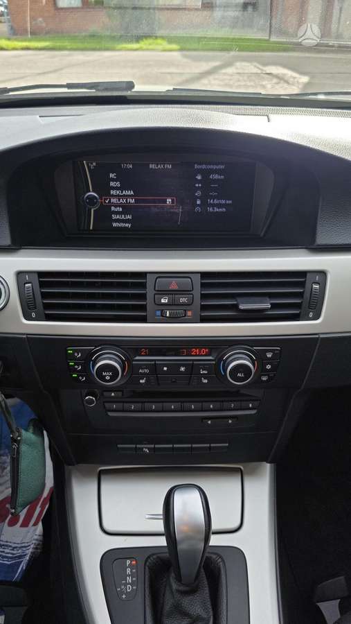 BMW 320 2010 — photo 19