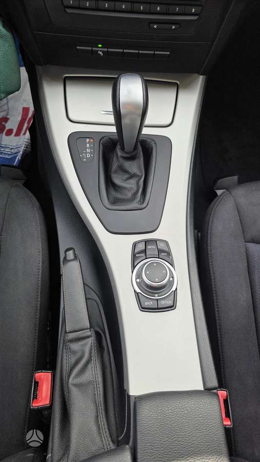 BMW 320 2010 — photo 20