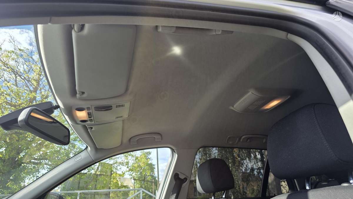 BMW 320 2010 — photo 24