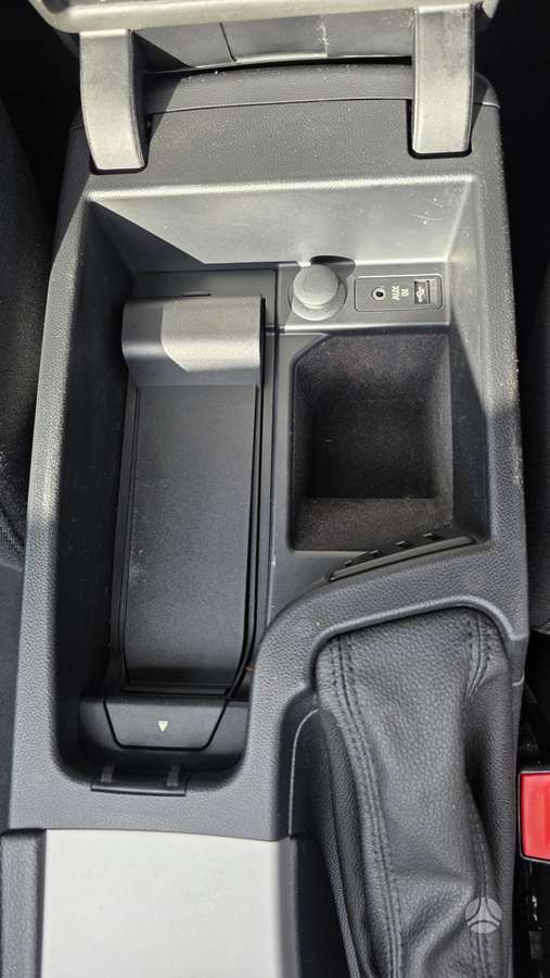 BMW 320 2010 — photo 25