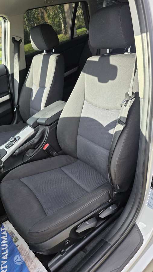 BMW 320 2010 — photo 26