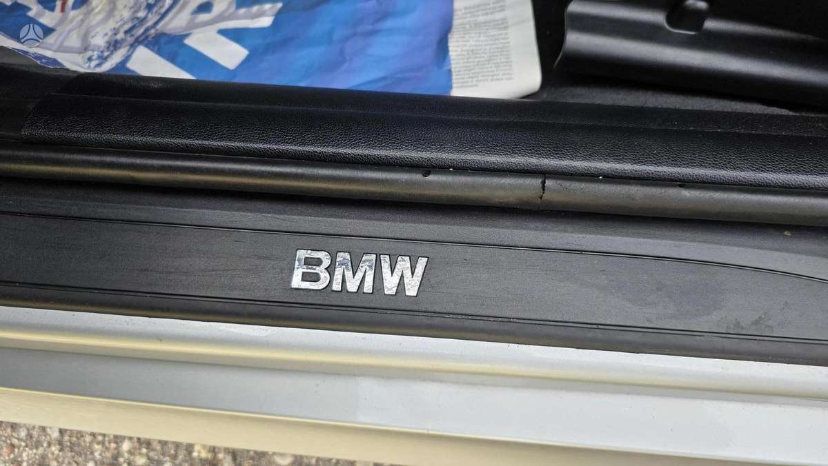 BMW 320 2010 — photo 28