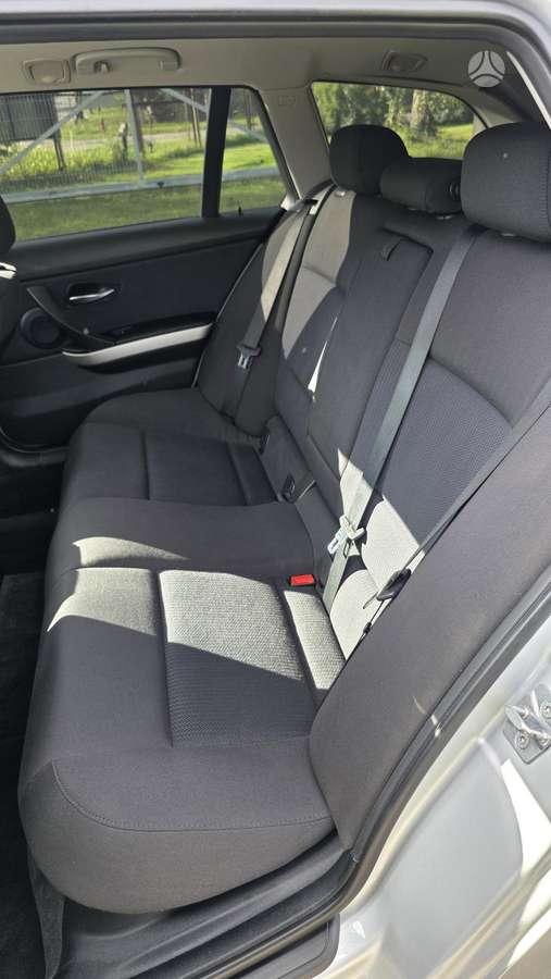 BMW 320 2010 — photo 30