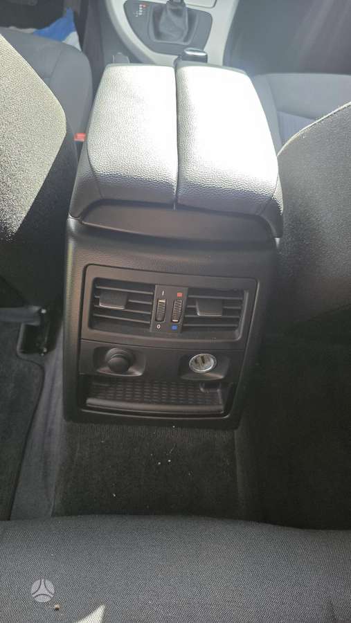 BMW 320 2010 — photo 31