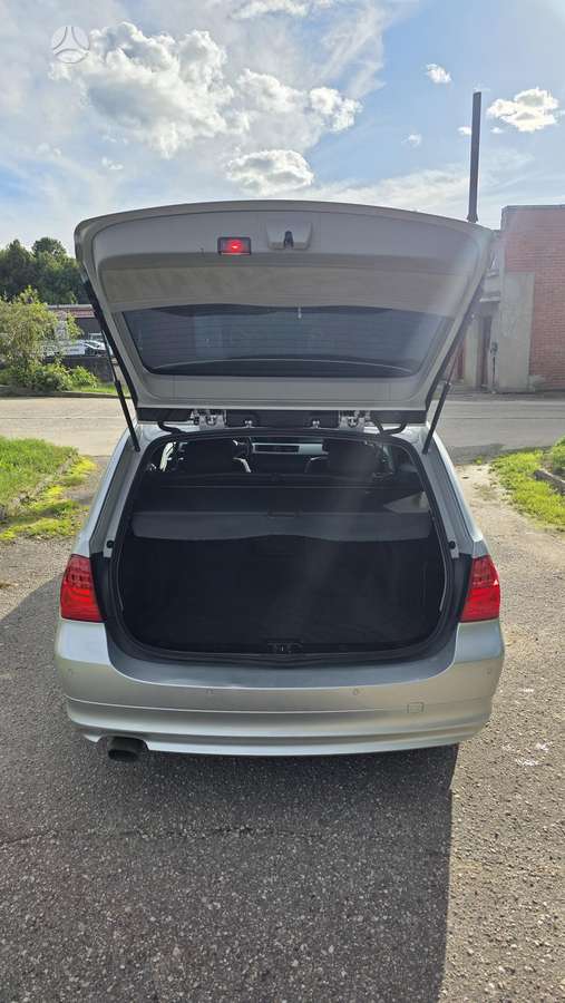 BMW 320 2010 — photo 35