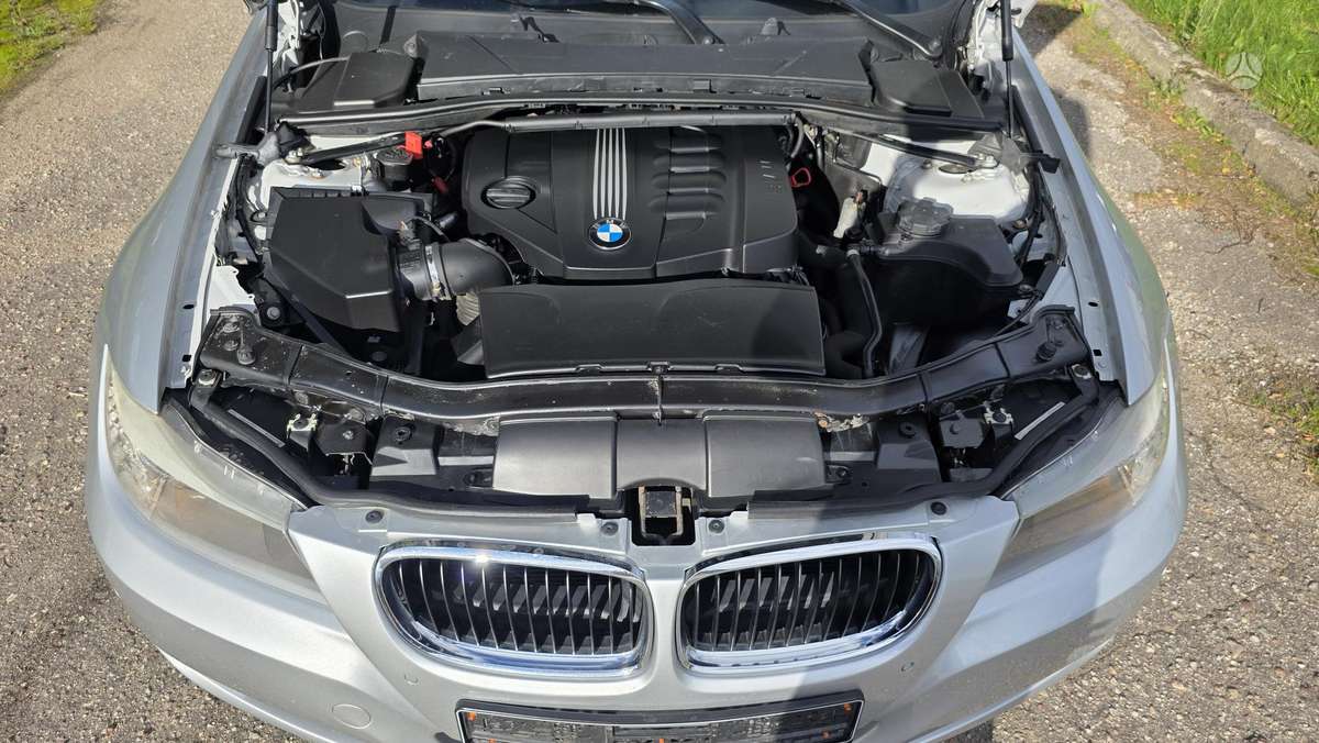 BMW 320 2010 — photo 39