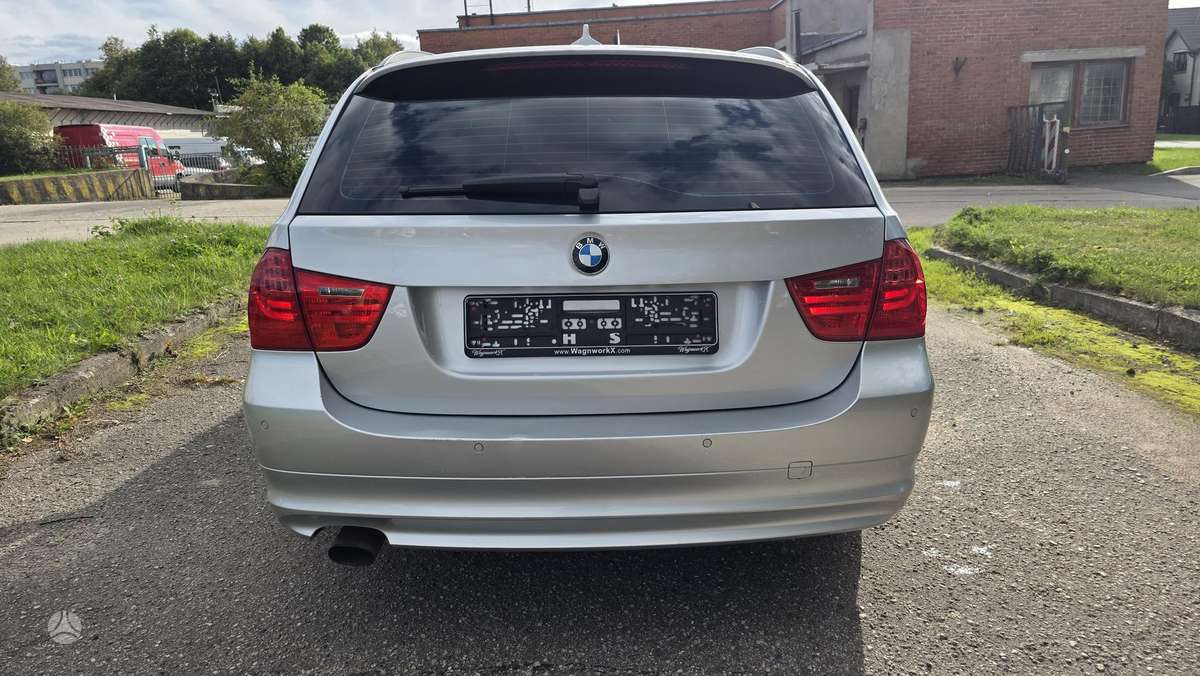 BMW 320 2010 — engine 2000 cm³, 143 HP (105kW)