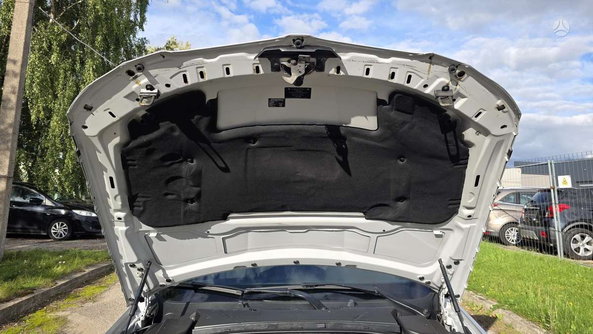 BMW 320 2010 — photo 40