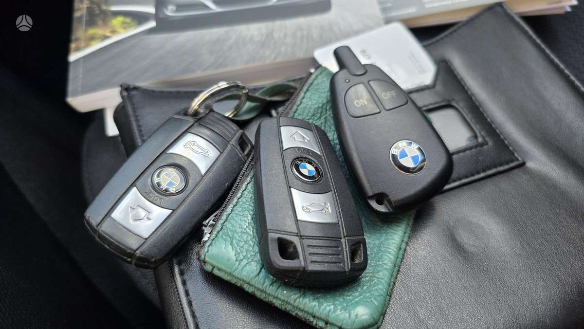 BMW 320 2010 — photo 47