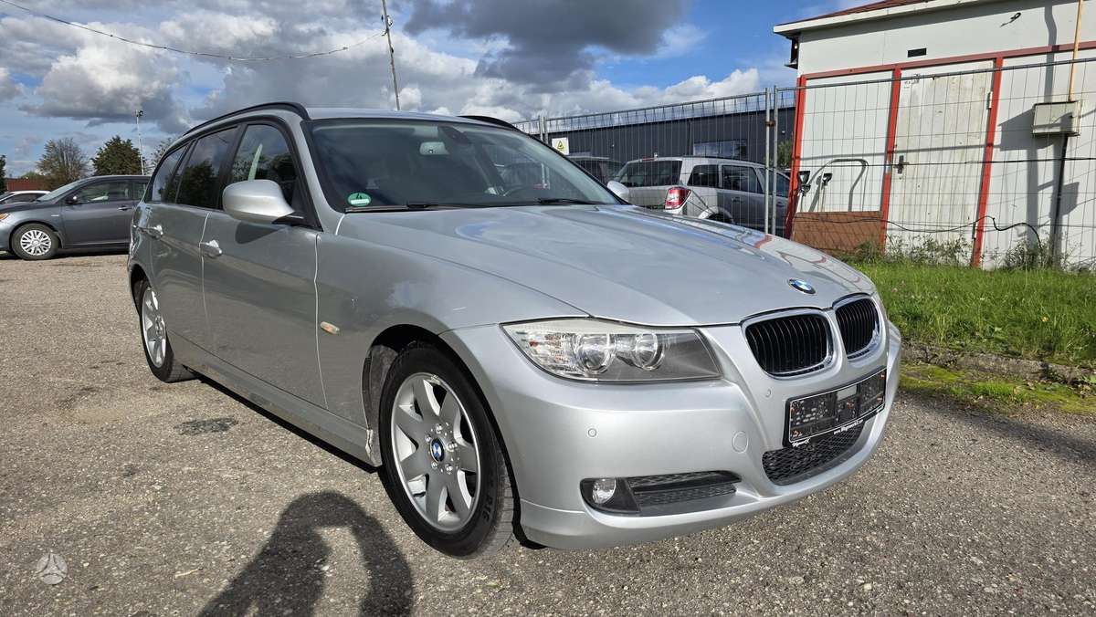 BMW 320 2010 — photo 7