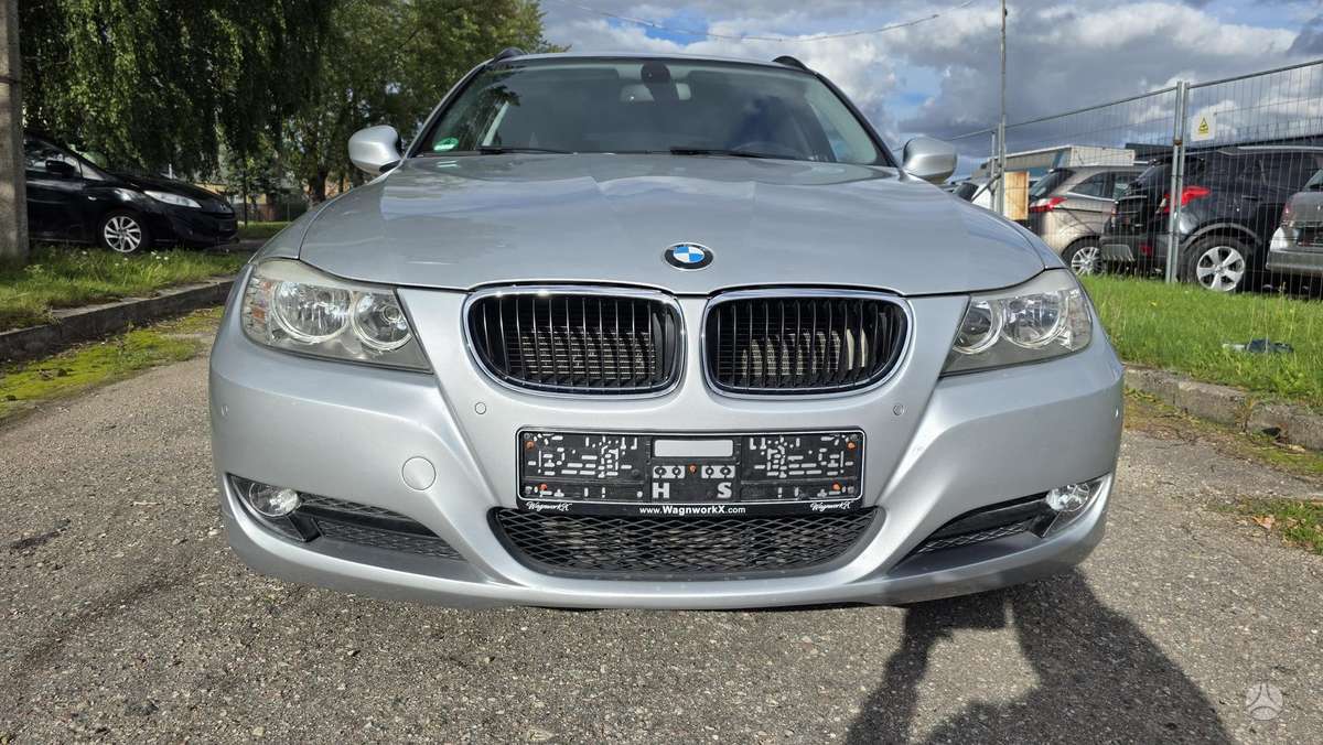 BMW 320 2010 — photo 8