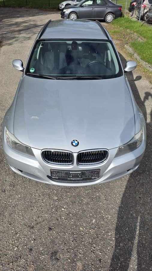 BMW 320 2010 — photo 9