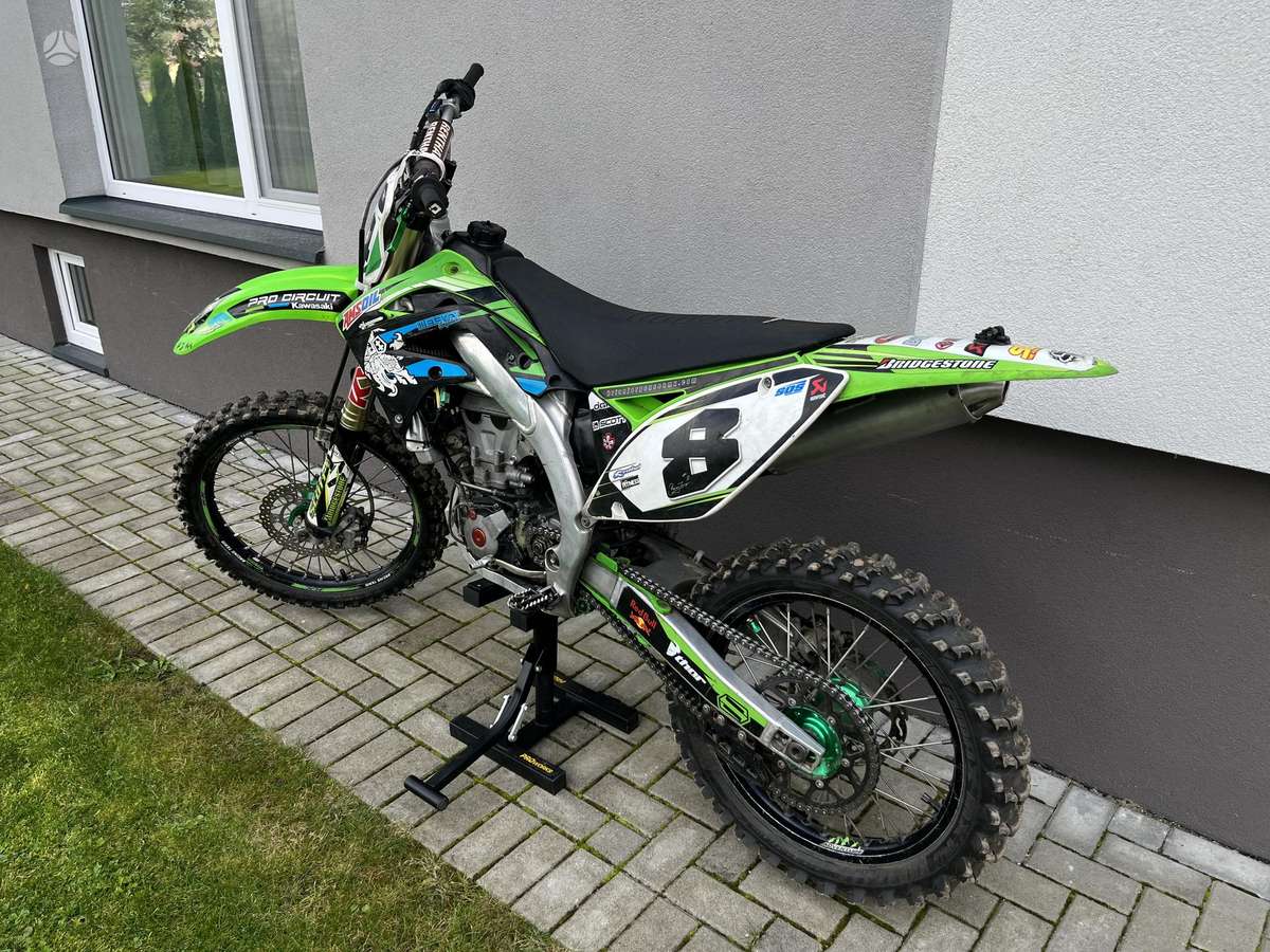 Kawasaki KXF 2012 — rear view