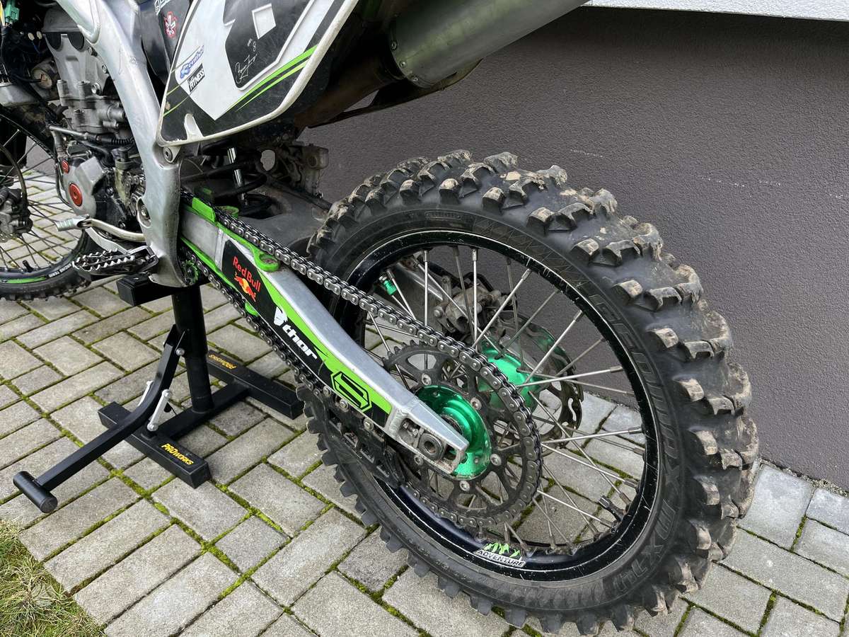 Kawasaki KXF 2012 — engine 450 cm³, 65 HP (48kW)