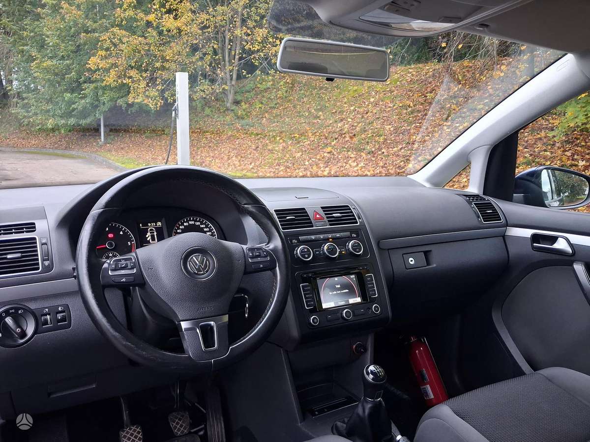 Volkswagen Touran 2013 — photo 12