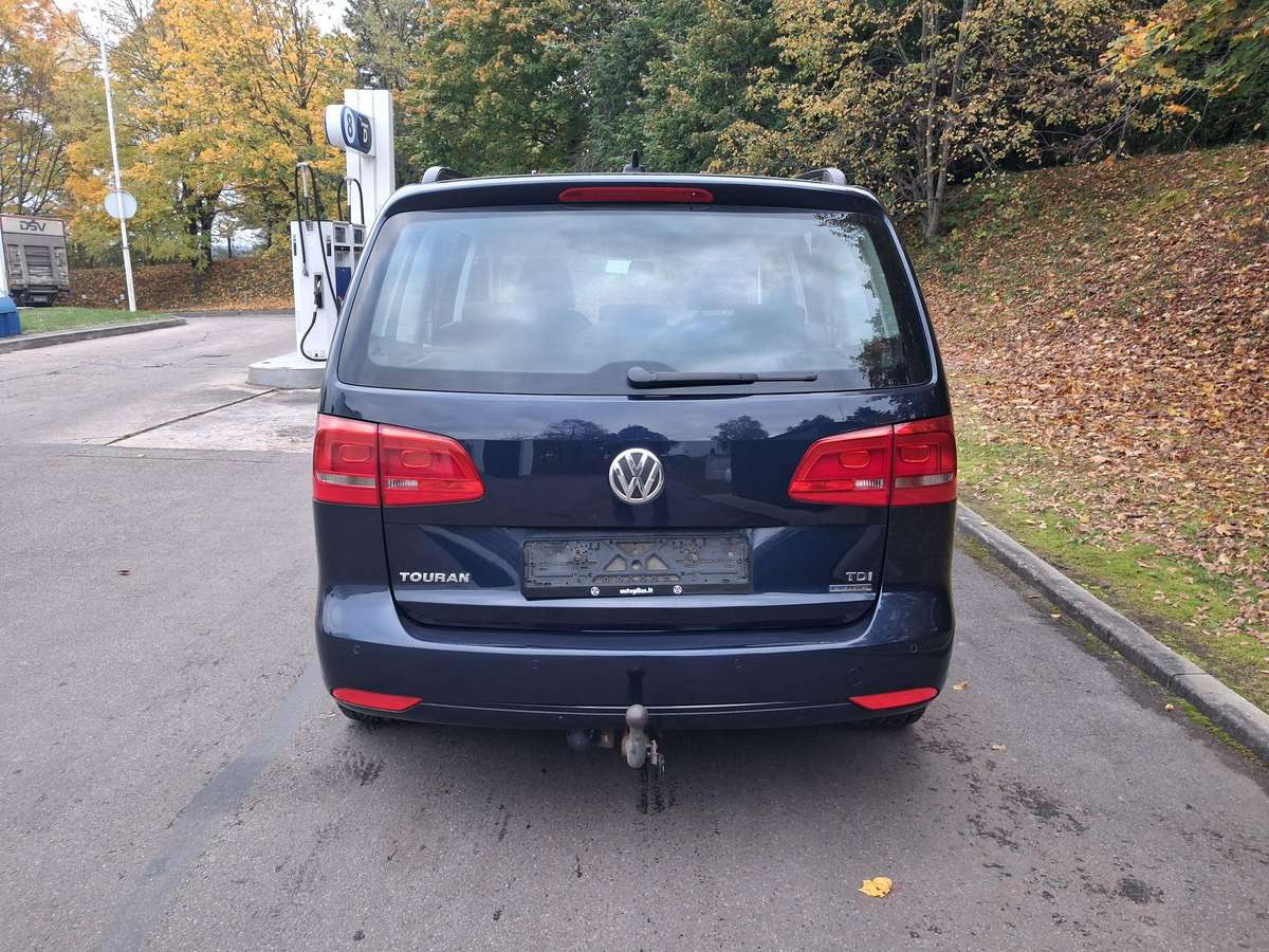 Volkswagen Touran 2013 — engine 1598 cm³, 105 HP (77kW)