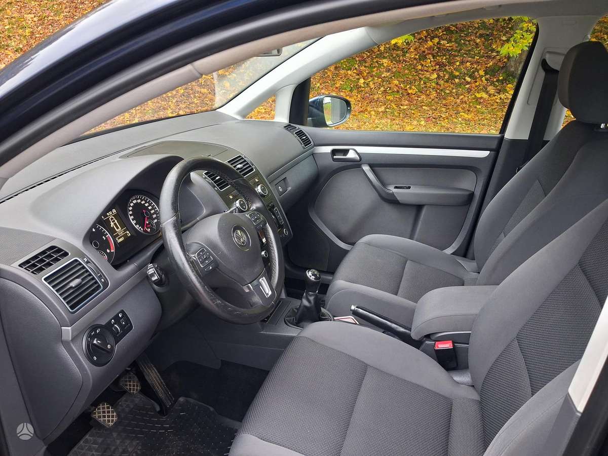 Volkswagen Touran 2013 — photo 9