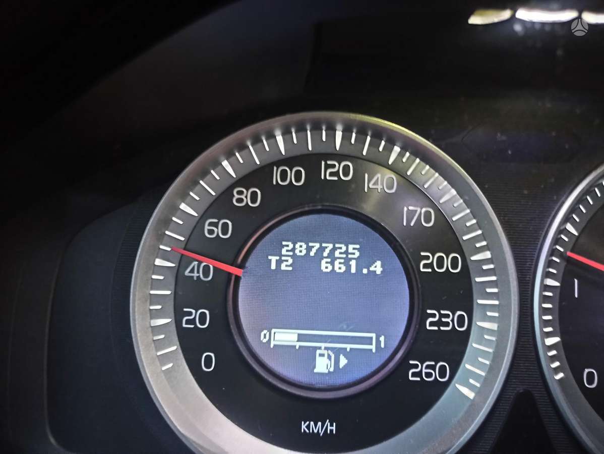 Volvo V60 2011 — photo 12