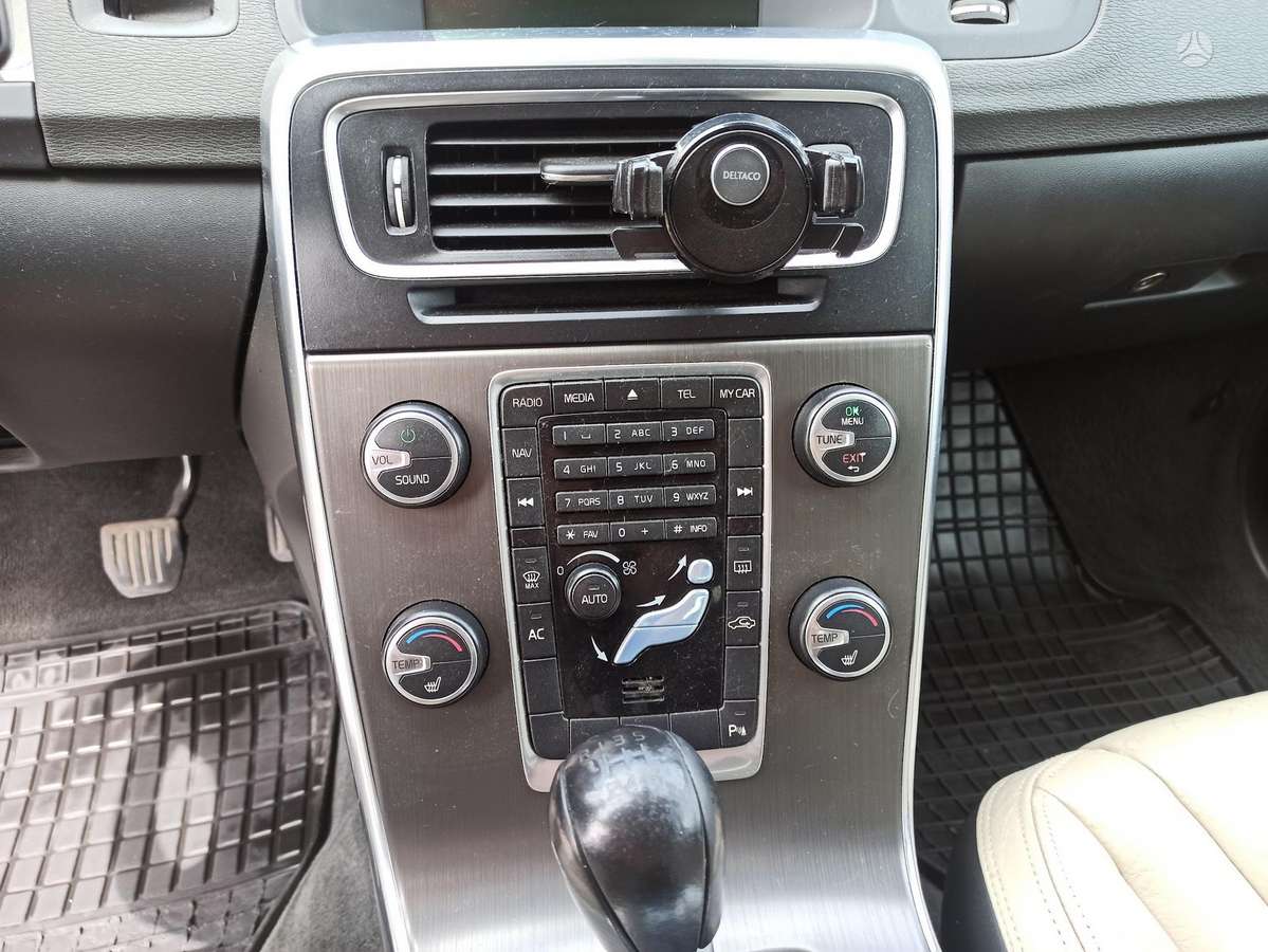 Volvo V60 2011 — photo 13