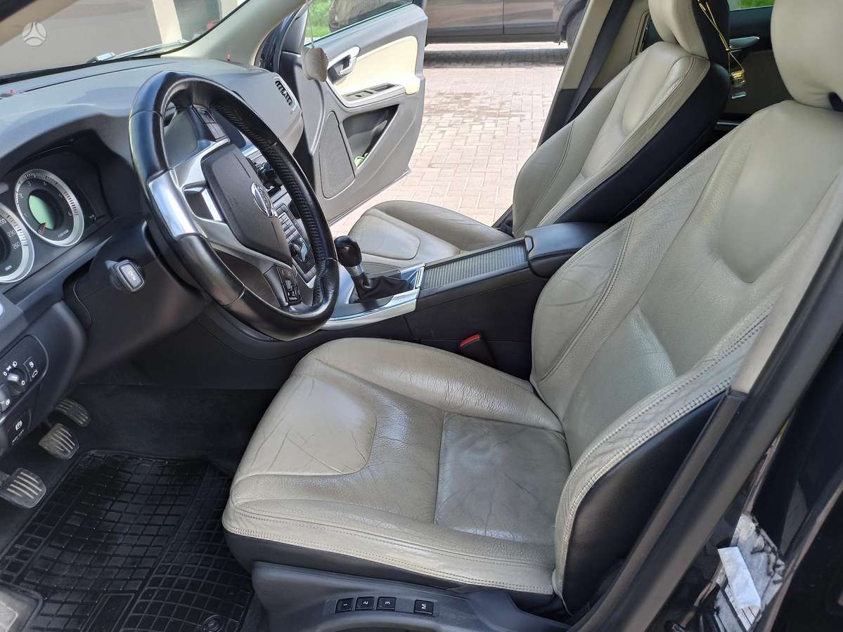 Volvo V60 2011 — photo 16
