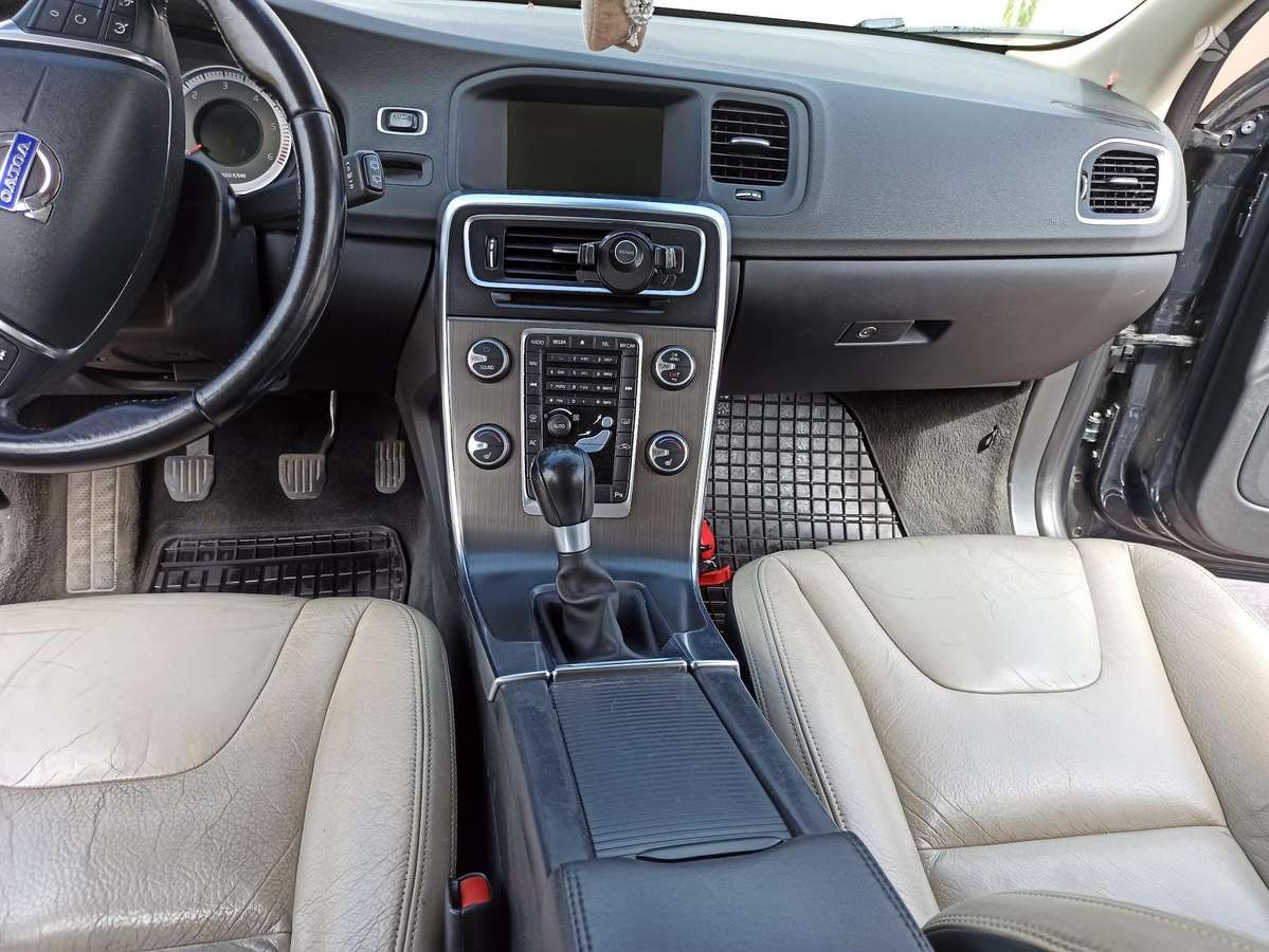 Volvo V60 2011 — photo 19