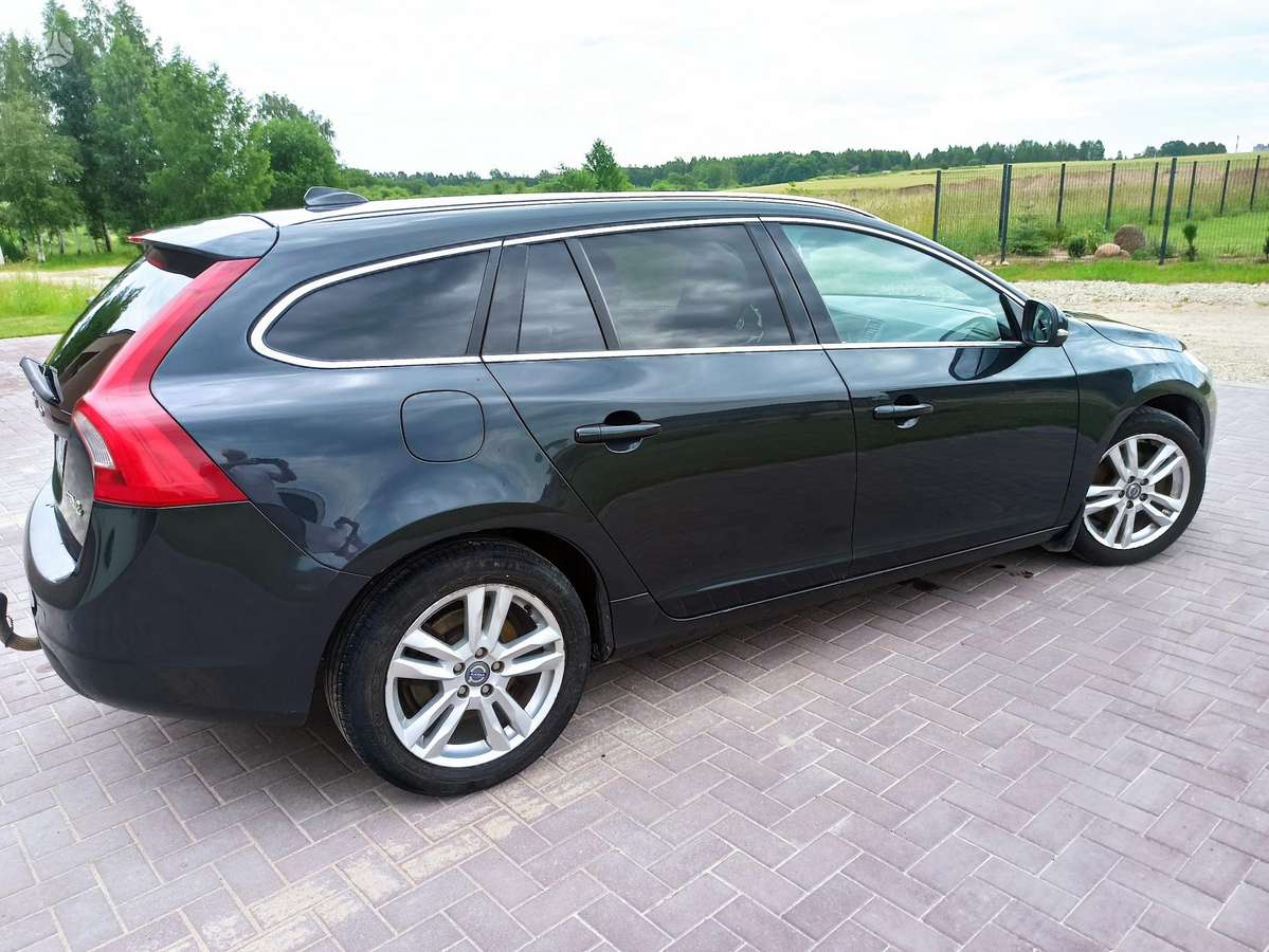 Volvo V60 2011 — rear view
