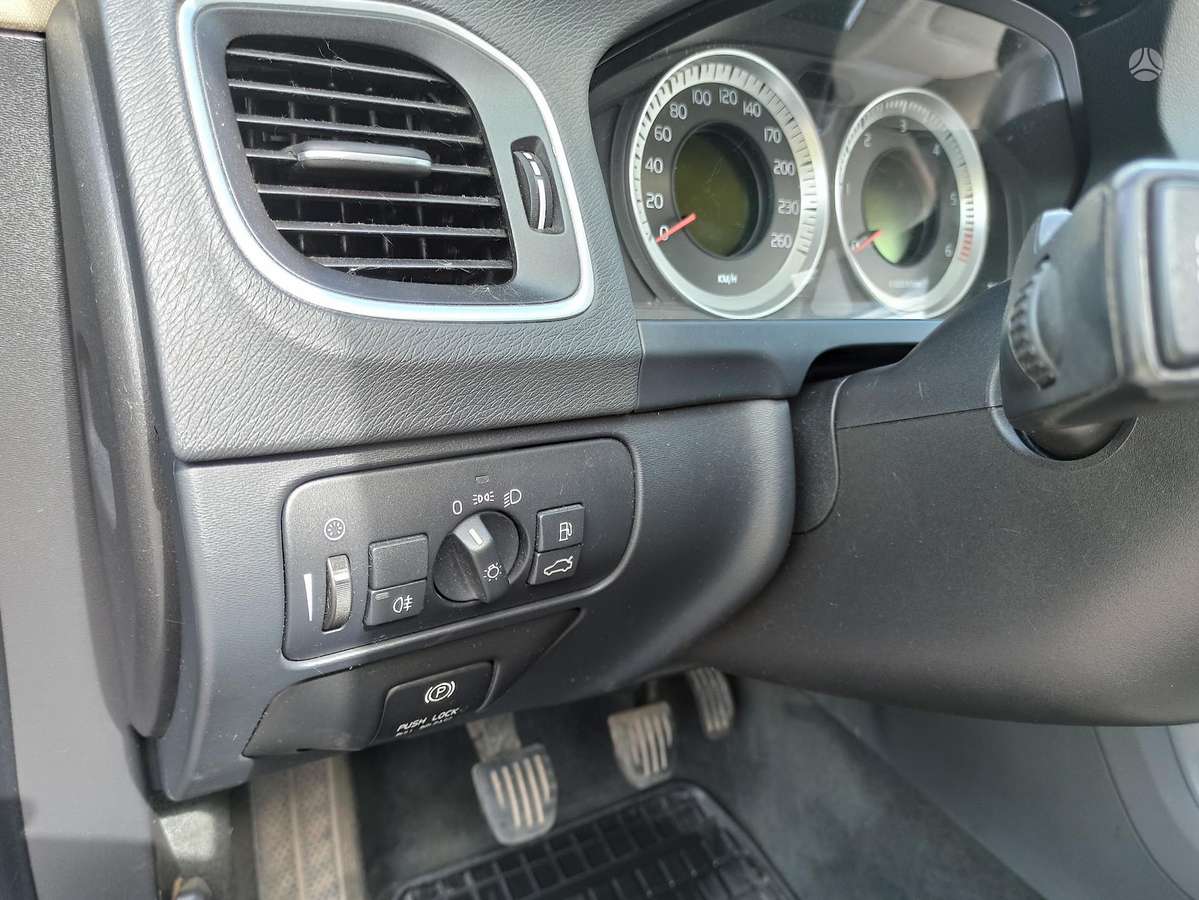 Volvo V60 2011 — photo 21
