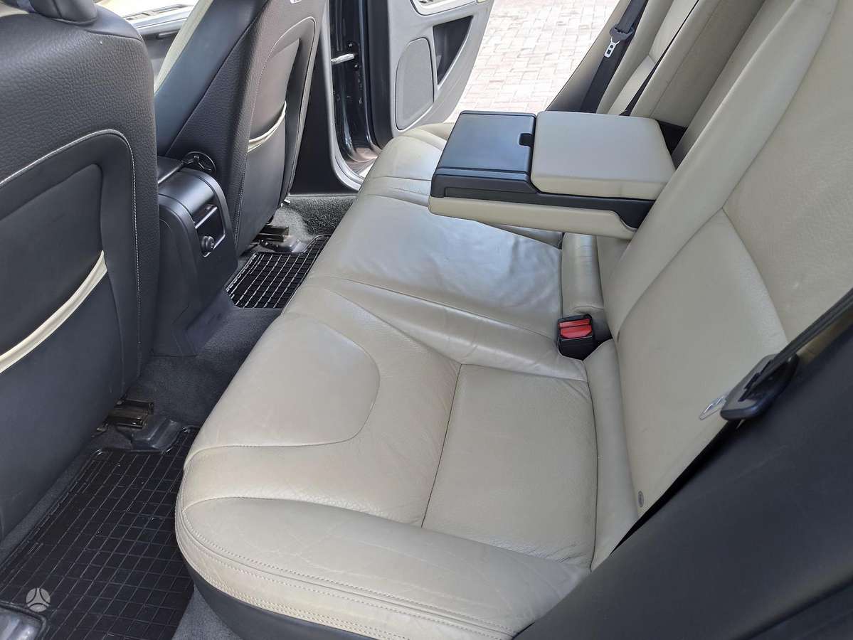 Volvo V60 2011 — photo 23