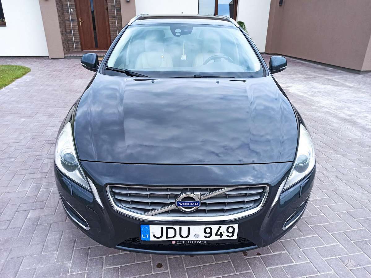 Volvo V60 2011 — interior