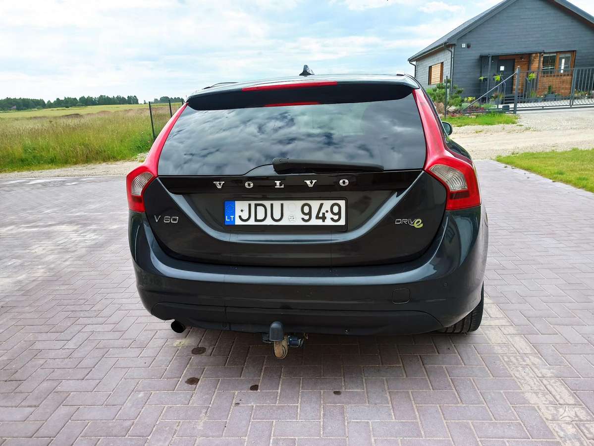 Volvo V60 2011 — engine 1560 cm³, 116 HP (85kW)