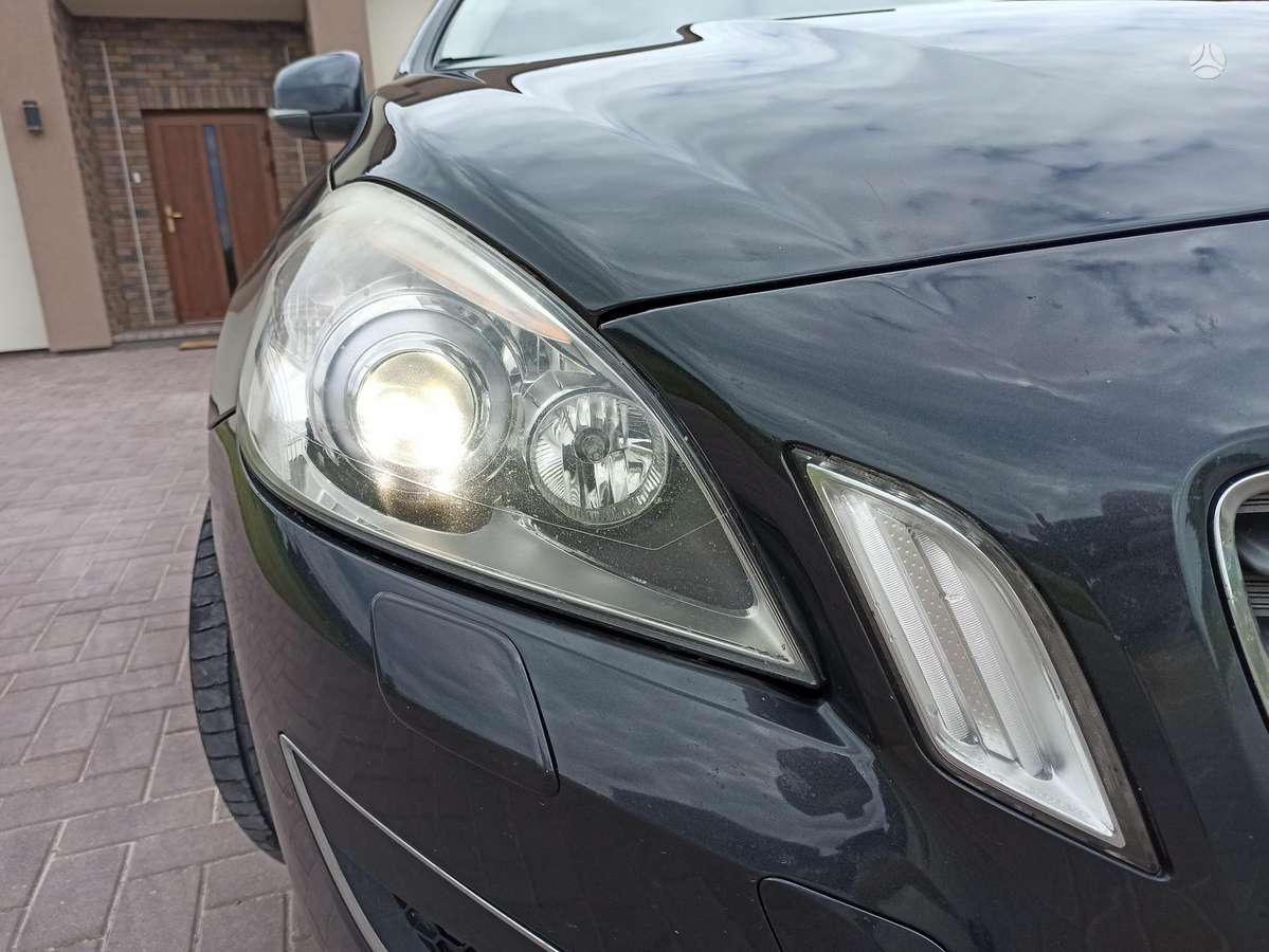 Volvo V60 2011 — photo 8
