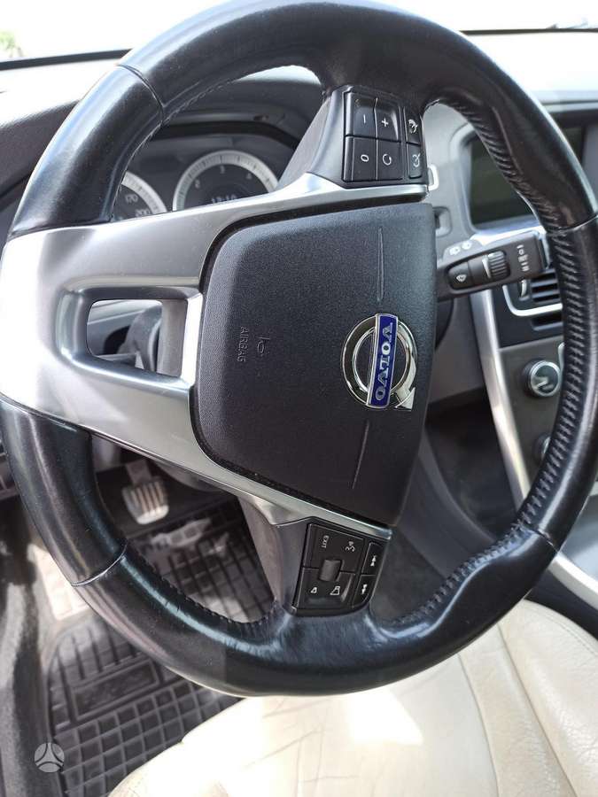 Volvo V60 2011 — photo 9