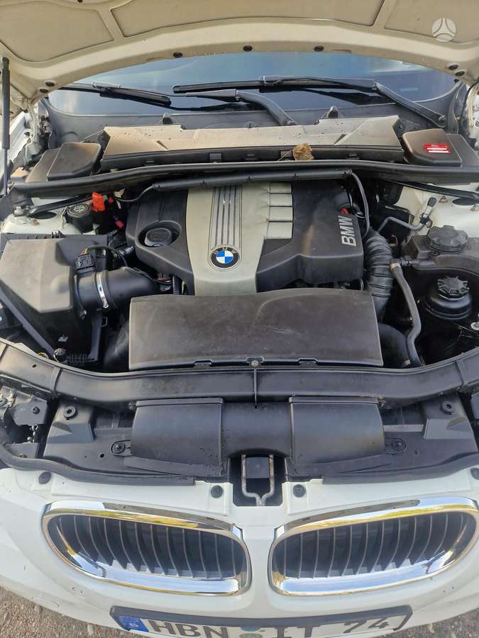 BMW 318 2010 — photo 19