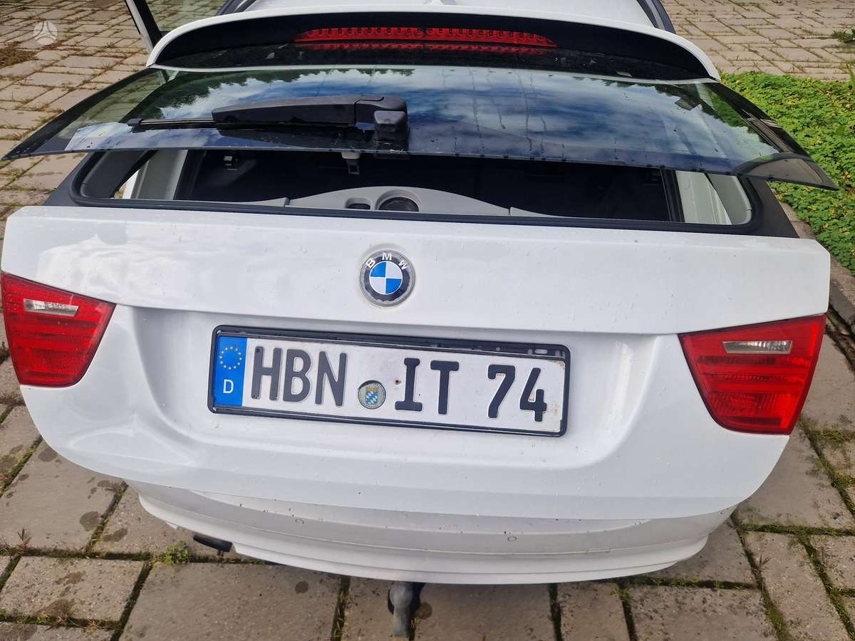 BMW 318 2010 — photo 21