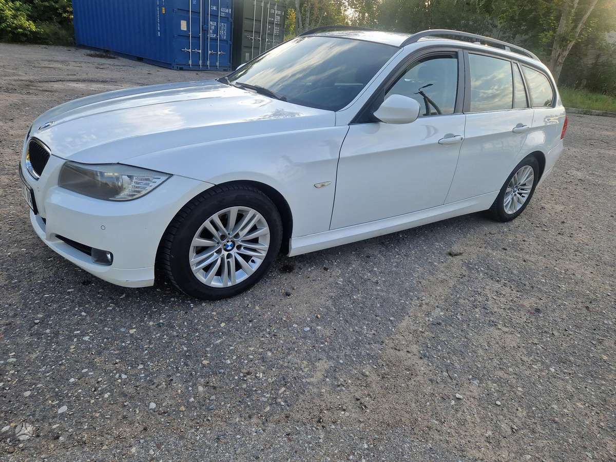 BMW 318 2010 — photo 6