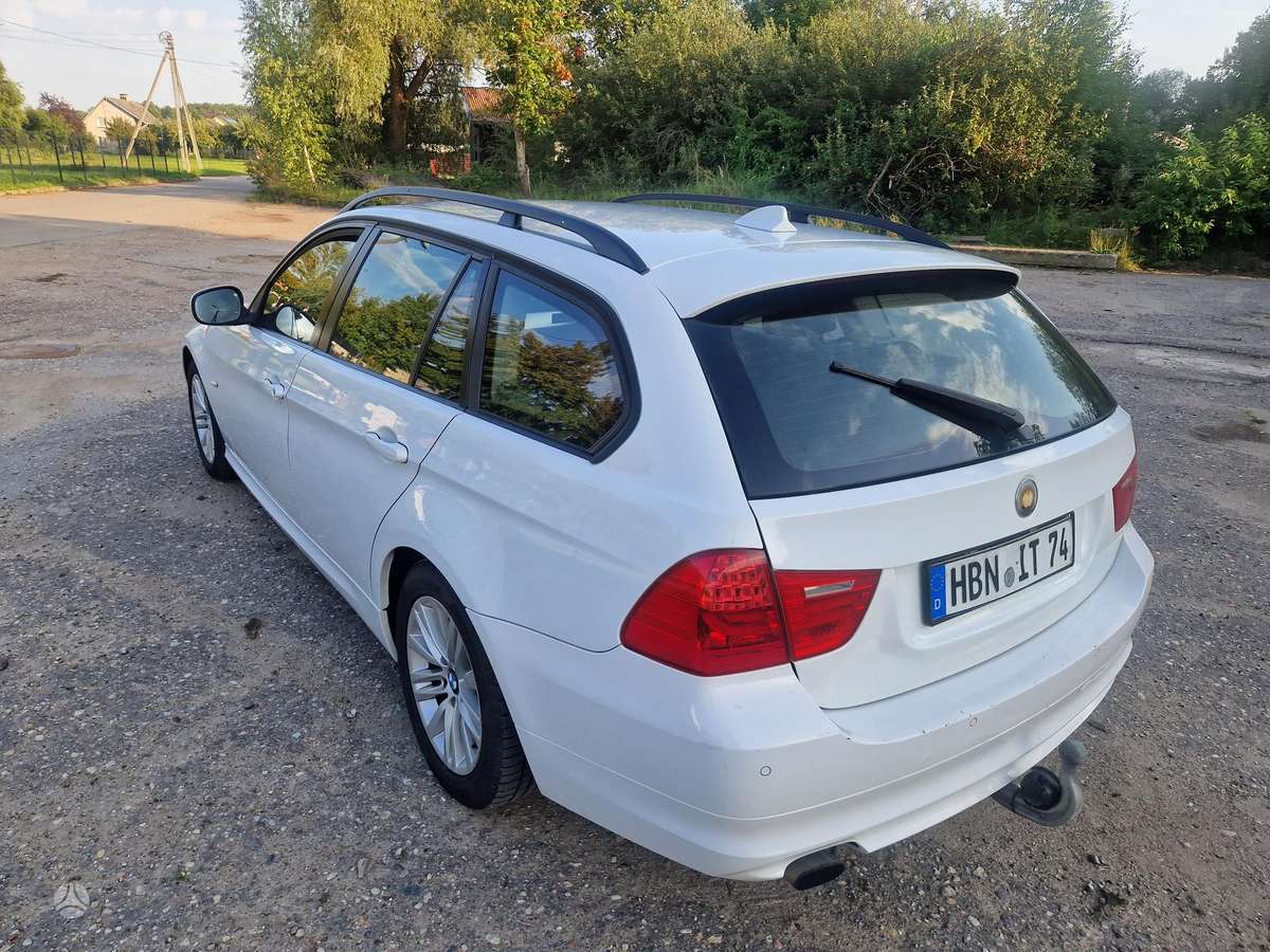 BMW 318 2010 — photo 7