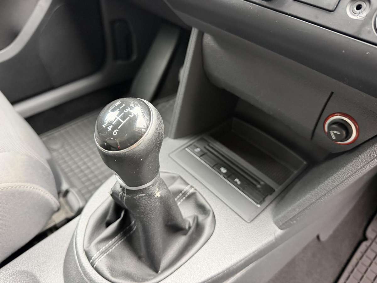 Volkswagen Touran 2013 — photo 10
