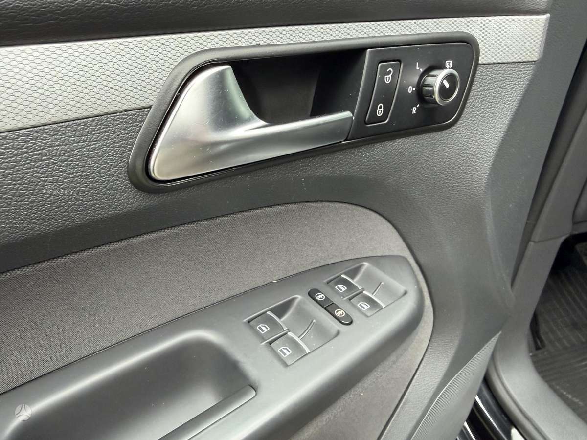 Volkswagen Touran 2013 — photo 12