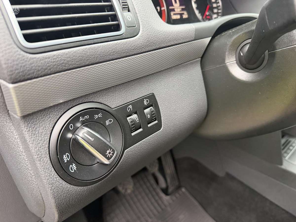 Volkswagen Touran 2013 — photo 13