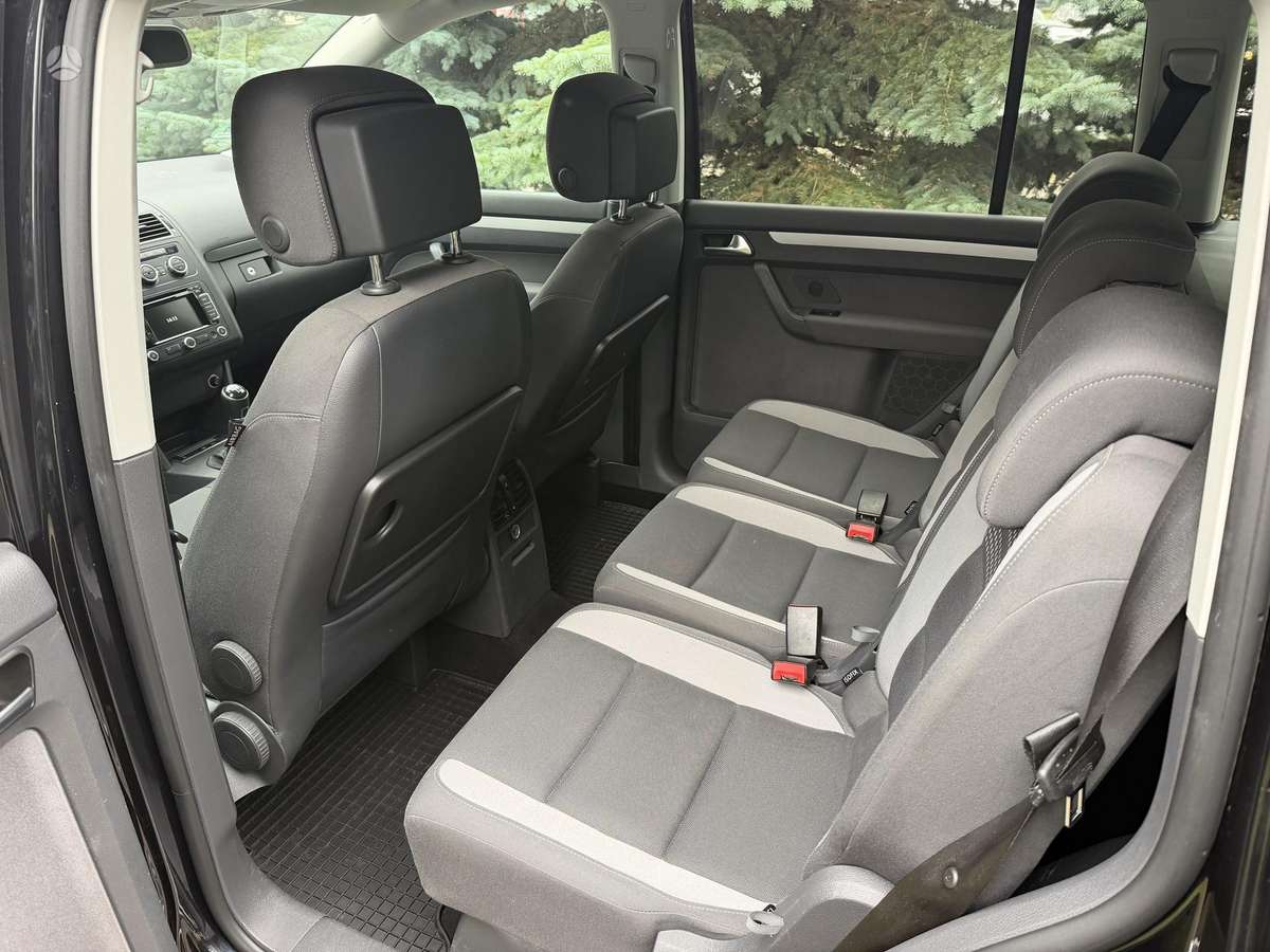 Volkswagen Touran 2013 — photo 14