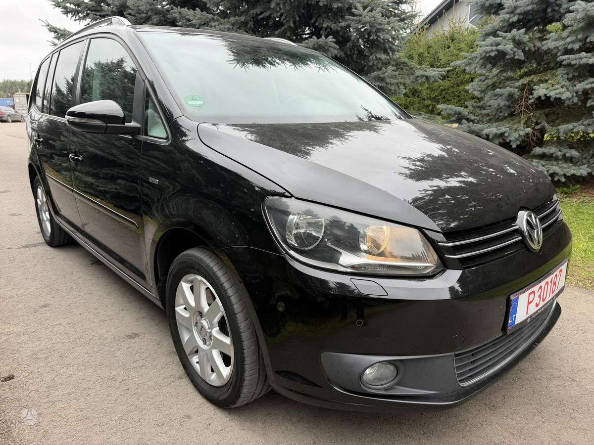 Volkswagen Touran 2013 — rear view