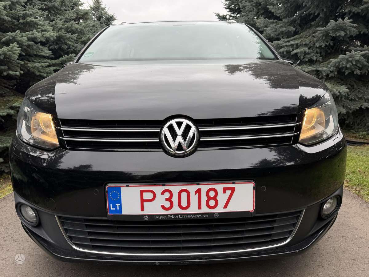 Volkswagen Touran 2013 — interior