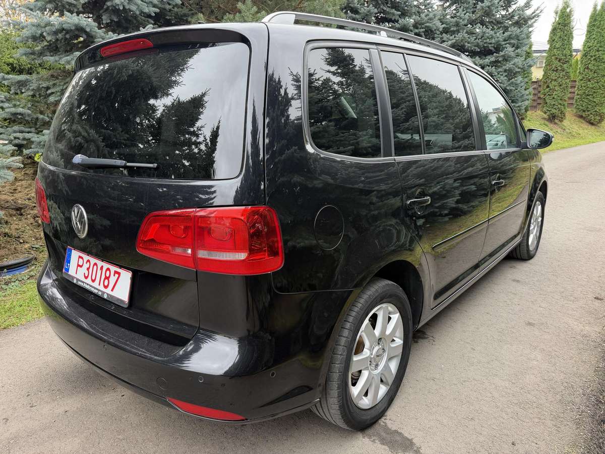 Volkswagen Touran 2013 — engine 1200 cm³
