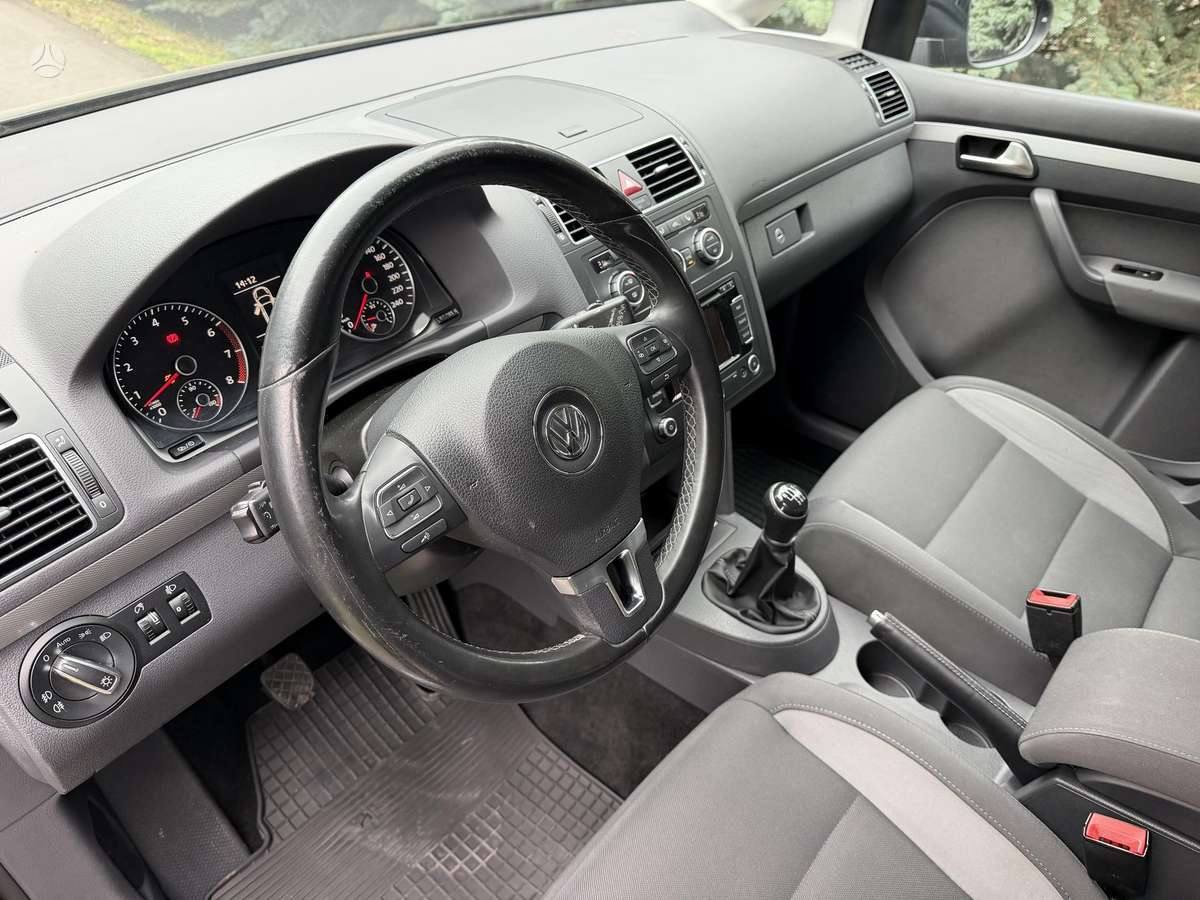 Volkswagen Touran 2013 — photo 6