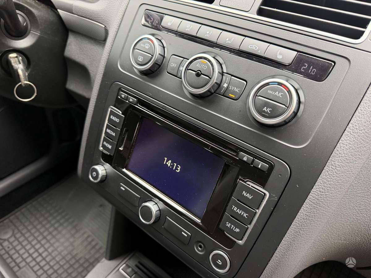Volkswagen Touran 2013 — photo 9