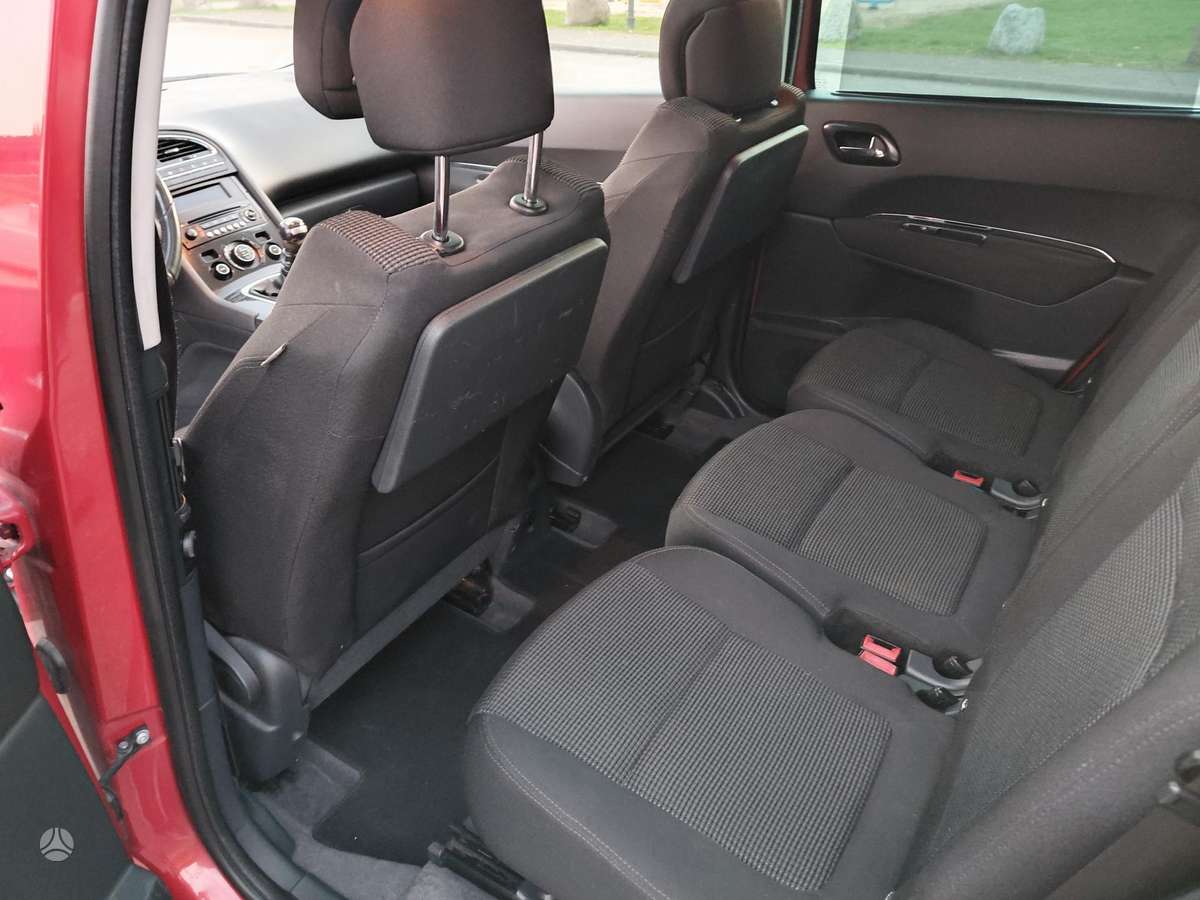 Peugeot 5008 2010 — photo 10
