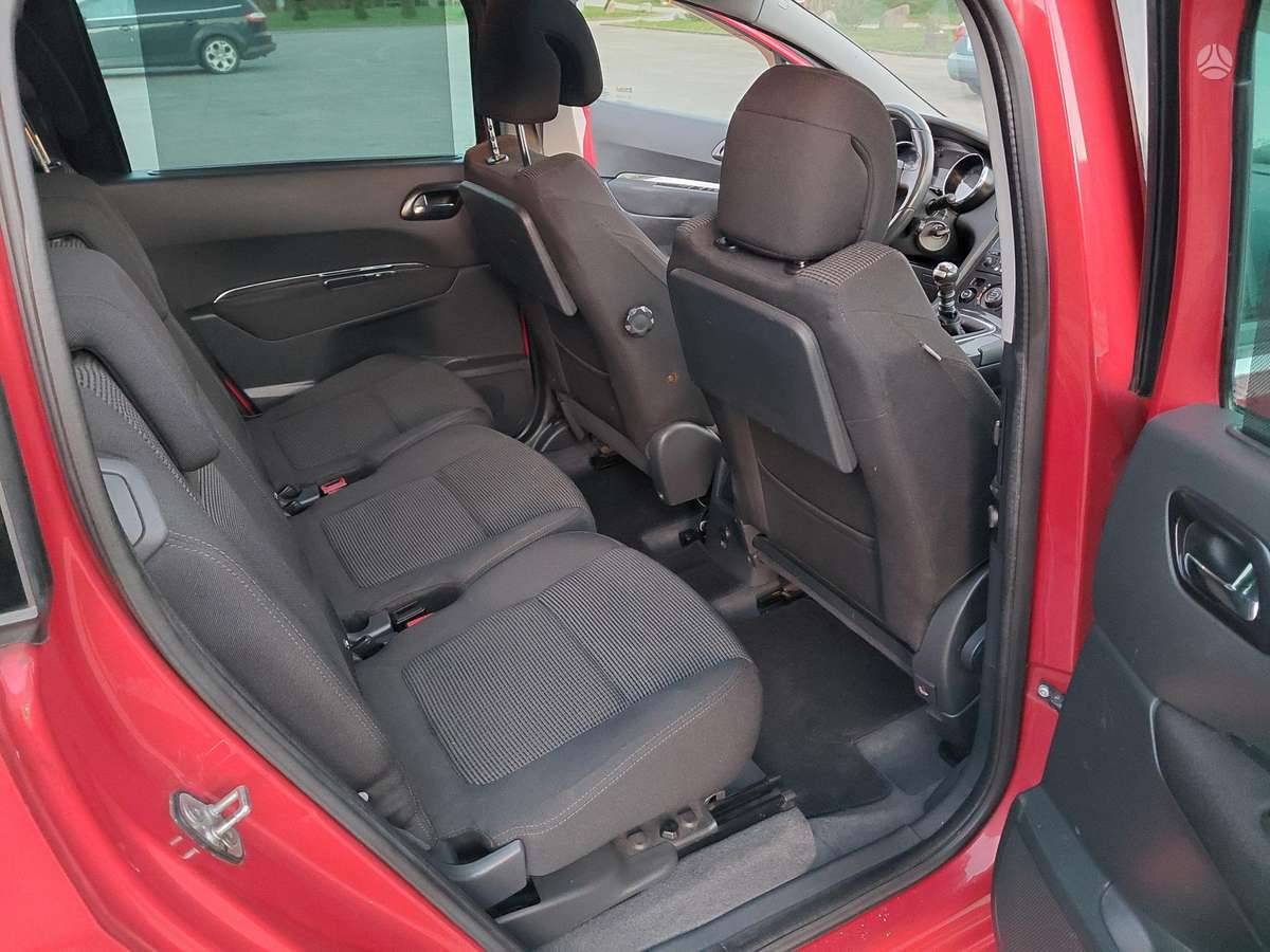 Peugeot 5008 2010 — photo 12