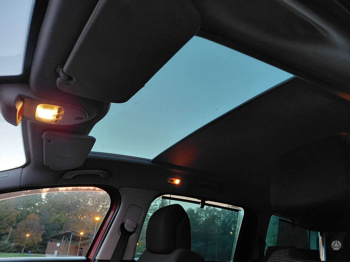 Peugeot 5008 2010 — photo 16